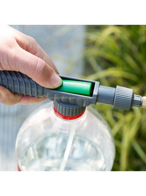 Kézi permetező szórófej, műanyag italos palackhoz csatlakoztatható